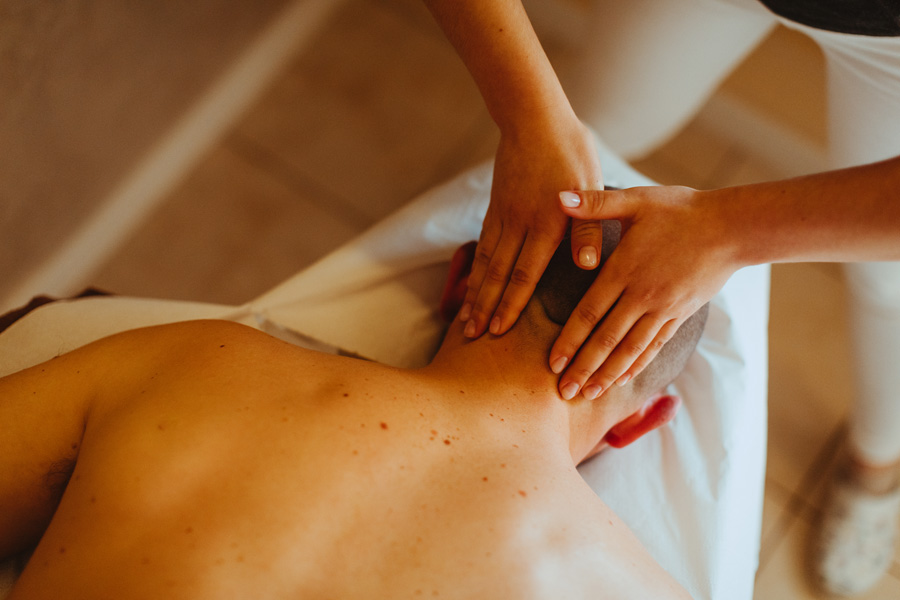 galeria Terapeutyczny masaż karku dla mężczyzn