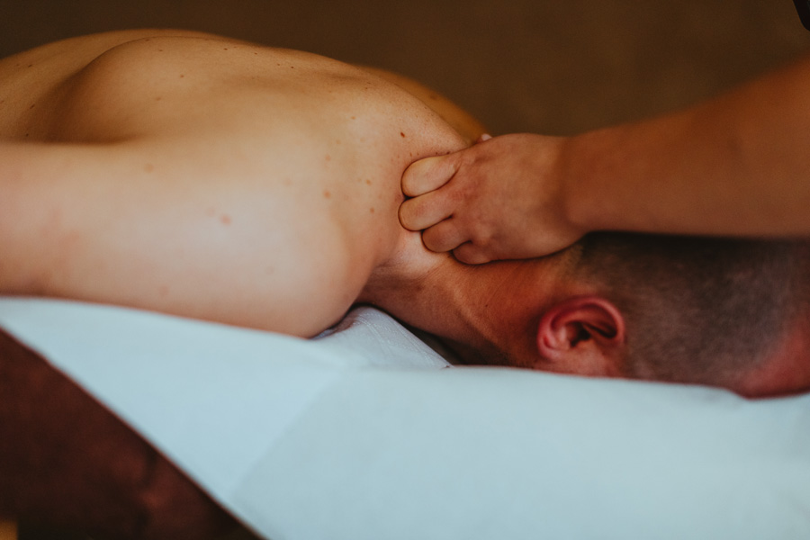 galeria Terapeutyczny masaż karku dla mężczyzn